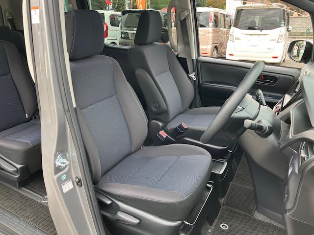 ノア ハイブリッドX ディライトプラス 両側電動 ナビ フルセグ Bカメラ ETC Iストップ LEDヘッドライト 15インチAW スマキー 禁煙車 フルフラット 横滑り防止 ABS 電格ミラー ウォークスルー 運転席エアバッグ(12枚目)