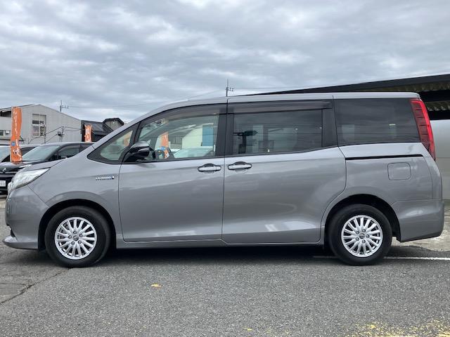 ノア ハイブリッドX ディライトプラス 両側電動 ナビ フルセグ Bカメラ ETC Iストップ LEDヘッドライト 15インチAW スマキー 禁煙車 フルフラット 横滑り防止 ABS 電格ミラー ウォークスルー 運転席エアバッグ(26枚目)