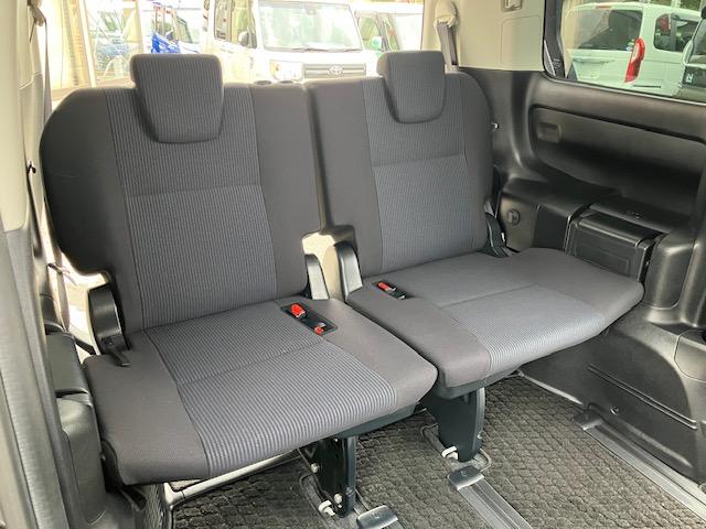 ノア ハイブリッドX ディライトプラス 両側電動 ナビ フルセグ Bカメラ ETC Iストップ LEDヘッドライト 15インチAW スマキー 禁煙車 フルフラット 横滑り防止 ABS 電格ミラー ウォークスルー 運転席エアバッグ(33枚目)