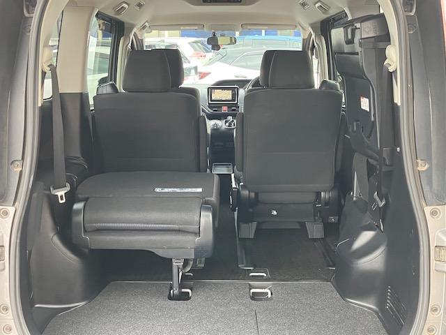 ノア ハイブリッドX ディライトプラス 両側電動 ナビ フルセグ Bカメラ ETC Iストップ LEDヘッドライト 15インチAW スマキー 禁煙車 フルフラット 横滑り防止 ABS 電格ミラー ウォークスルー 運転席エアバッグ(36枚目)