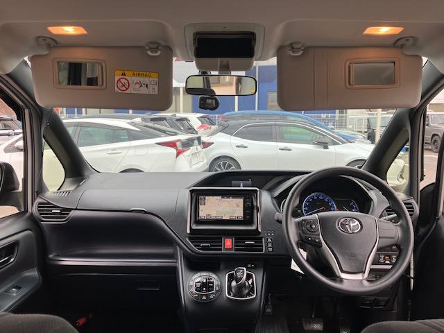 ノア ハイブリッドX ディライトプラス 両側電動 ナビ フルセグ Bカメラ ETC Iストップ LEDヘッドライト 15インチAW スマキー 禁煙車 フルフラット 横滑り防止 ABS 電格ミラー ウォークスルー 運転席エアバッグ(39枚目)