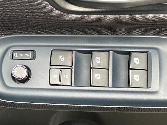 ノア ハイブリッドX ディライトプラス 両側電動 ナビ フルセグ Bカメラ ETC Iストップ LEDヘッドライト 15インチAW スマキー 禁煙車 フルフラット 横滑り防止 ABS 電格ミラー ウォークスルー 運転席エアバッグ(40枚目)