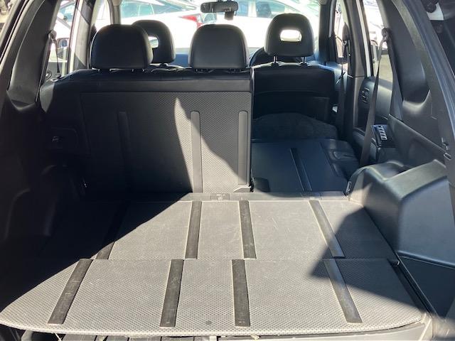 ２０Ｓ　４ＷＤ　革シート　ナビ　フルセグ　ＥＴＣ　キーレス　禁煙車　ＡＢＳ　電格ミラー　ＣＤ　運転席エアバッグ　助手席エアバッグ　エアコン　パワーウィンドウ　パワーステアリング