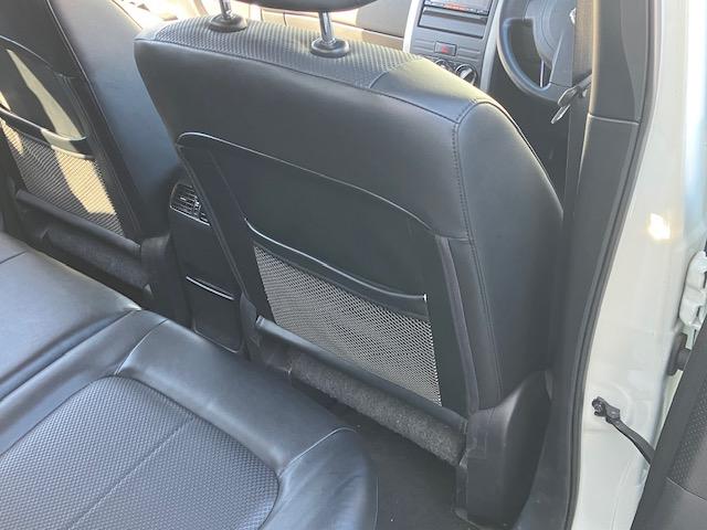 ２０Ｓ　４ＷＤ　革シート　ナビ　フルセグ　ＥＴＣ　キーレス　禁煙車　ＡＢＳ　電格ミラー　ＣＤ　運転席エアバッグ　助手席エアバッグ　エアコン　パワーウィンドウ　パワーステアリング