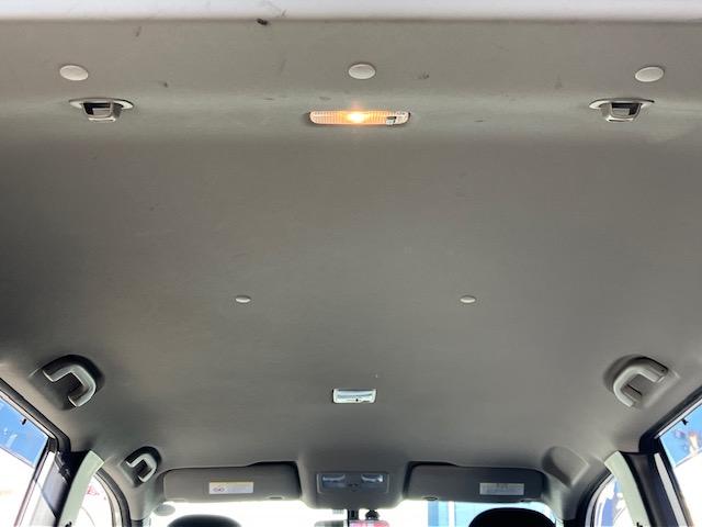 ２０Ｓ　４ＷＤ　革シート　ナビ　フルセグ　ＥＴＣ　キーレス　禁煙車　ＡＢＳ　電格ミラー　ＣＤ　運転席エアバッグ　助手席エアバッグ　エアコン　パワーウィンドウ　パワーステアリング