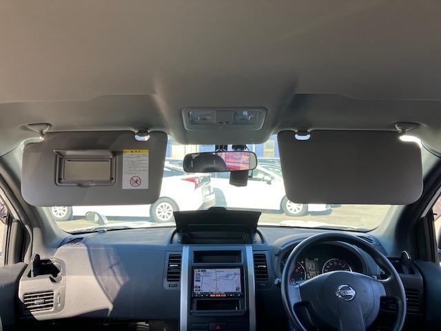 ２０Ｓ　４ＷＤ　革シート　ナビ　フルセグ　ＥＴＣ　キーレス　禁煙車　ＡＢＳ　電格ミラー　ＣＤ　運転席エアバッグ　助手席エアバッグ　エアコン　パワーウィンドウ　パワーステアリング