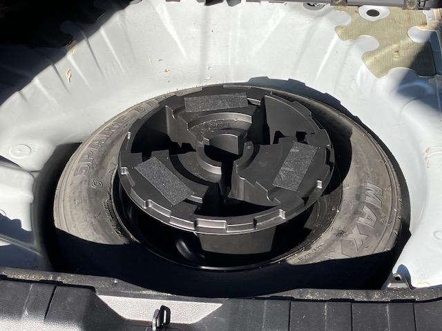 ２０Ｓ　４ＷＤ　革シート　ナビ　フルセグ　ＥＴＣ　キーレス　禁煙車　ＡＢＳ　電格ミラー　ＣＤ　運転席エアバッグ　助手席エアバッグ　エアコン　パワーウィンドウ　パワーステアリング