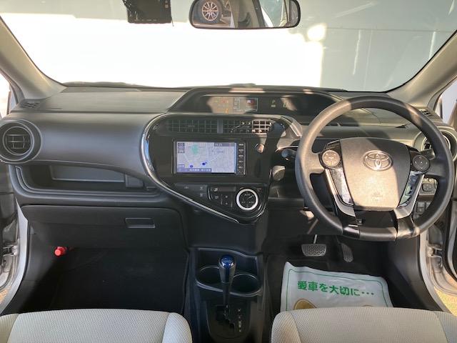 アクア Ｓビジネスパッケージ　衝突軽減　レーンキープ　障害物センサー　ナビ　ワンセグ　Ｂカメラ　ＥＴＣ　Ｉストップ　キーレス　禁煙車　ＡＢＳ　オートハイビーム　電格ミラー　ＣＤ　運転席エアバッグ　助手席エアバッグ（3枚目）