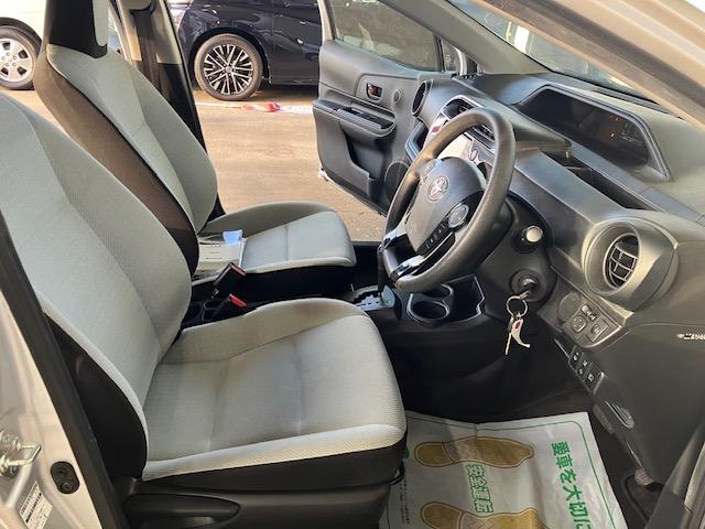 アクア Ｓビジネスパッケージ　衝突軽減　レーンキープ　障害物センサー　ナビ　ワンセグ　Ｂカメラ　ＥＴＣ　Ｉストップ　キーレス　禁煙車　ＡＢＳ　オートハイビーム　電格ミラー　ＣＤ　運転席エアバッグ　助手席エアバッグ（10枚目）