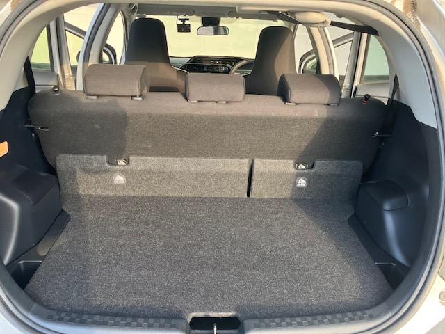 アクア Ｓビジネスパッケージ　衝突軽減　レーンキープ　障害物センサー　ナビ　ワンセグ　Ｂカメラ　ＥＴＣ　Ｉストップ　キーレス　禁煙車　ＡＢＳ　オートハイビーム　電格ミラー　ＣＤ　運転席エアバッグ　助手席エアバッグ（11枚目）