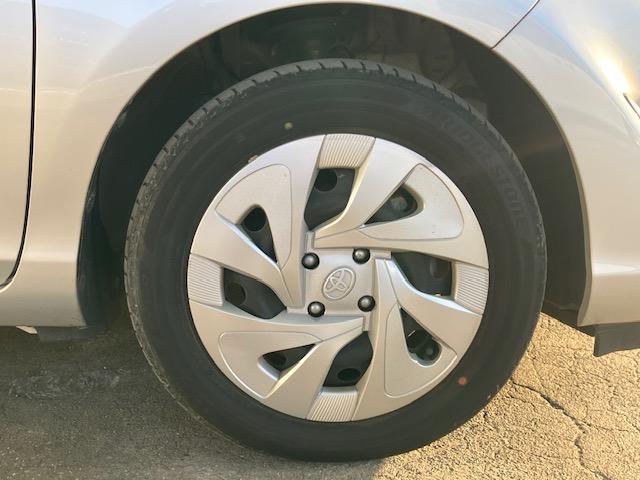 アクア Ｓビジネスパッケージ　衝突軽減　レーンキープ　障害物センサー　ナビ　ワンセグ　Ｂカメラ　ＥＴＣ　Ｉストップ　キーレス　禁煙車　ＡＢＳ　オートハイビーム　電格ミラー　ＣＤ　運転席エアバッグ　助手席エアバッグ（12枚目）