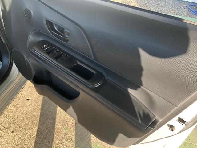 アクア Ｓビジネスパッケージ　衝突軽減　レーンキープ　障害物センサー　ナビ　ワンセグ　Ｂカメラ　ＥＴＣ　Ｉストップ　キーレス　禁煙車　ＡＢＳ　オートハイビーム　電格ミラー　ＣＤ　運転席エアバッグ　助手席エアバッグ（14枚目）