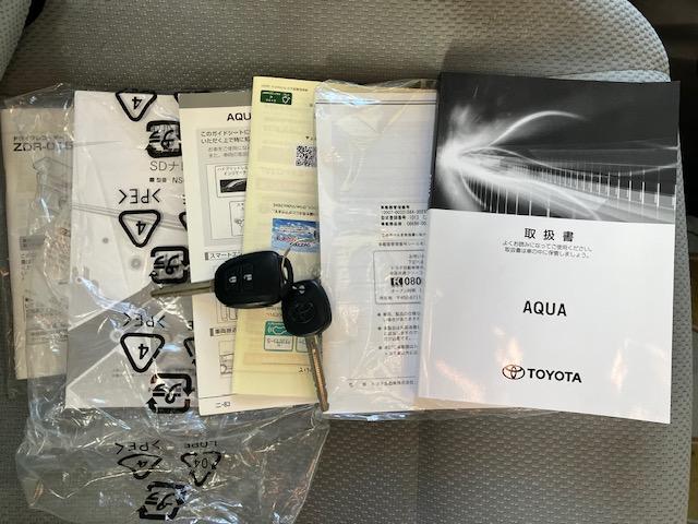 アクア Ｓビジネスパッケージ　衝突軽減　レーンキープ　障害物センサー　ナビ　ワンセグ　Ｂカメラ　ＥＴＣ　Ｉストップ　キーレス　禁煙車　ＡＢＳ　オートハイビーム　電格ミラー　ＣＤ　運転席エアバッグ　助手席エアバッグ（19枚目）