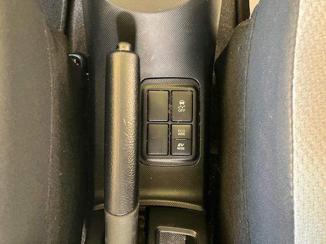 アクア Ｓビジネスパッケージ　衝突軽減　レーンキープ　障害物センサー　ナビ　ワンセグ　Ｂカメラ　ＥＴＣ　Ｉストップ　キーレス　禁煙車　ＡＢＳ　オートハイビーム　電格ミラー　ＣＤ　運転席エアバッグ　助手席エアバッグ（26枚目）