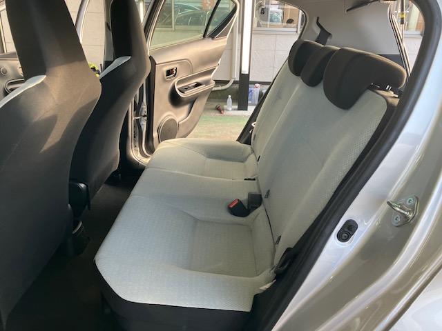 アクア Ｓビジネスパッケージ　衝突軽減　レーンキープ　障害物センサー　ナビ　ワンセグ　Ｂカメラ　ＥＴＣ　Ｉストップ　キーレス　禁煙車　ＡＢＳ　オートハイビーム　電格ミラー　ＣＤ　運転席エアバッグ　助手席エアバッグ（30枚目）