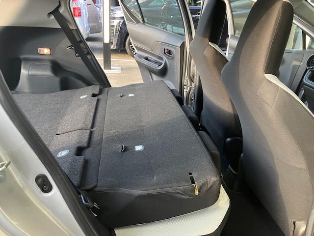 アクア Ｓビジネスパッケージ　衝突軽減　レーンキープ　障害物センサー　ナビ　ワンセグ　Ｂカメラ　ＥＴＣ　Ｉストップ　キーレス　禁煙車　ＡＢＳ　オートハイビーム　電格ミラー　ＣＤ　運転席エアバッグ　助手席エアバッグ（31枚目）