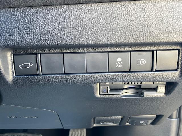 ハリアー Ｚ　４ＷＤ　衝突軽減　レーンキープ　障害物センサー　オートクルーズ　電動リアゲート　ハーフレザー　パワーシート　ナビ　フルセグ　Ｂカメラ　Ｂｌｕｅｔｏｏｔｈオーディオ　ＥＴＣ２．０　１９インチＡＷ（7枚目）