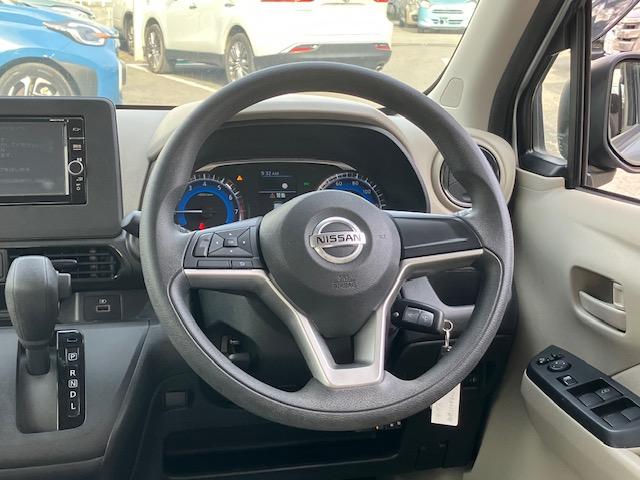 デイズ Ｓ　衝突軽減　レーンキープ　障害物センサー　ナビ　フルセグ　Ｂｌｕｅｔｏｏｔｈオーディオ　ＥＴＣ　Ｉストップ　キーレス　禁煙車　ＡＢＳ　電格ミラー　ベンチシート　ＣＤ　ＤＶＤ再生　運転席エアバッグ（13枚目）