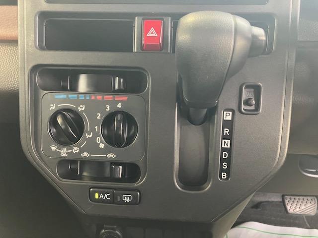 ルーミー X S 衝突軽減 片側電動 ナビ Bカメラ Bluetoothオーディオ Iストップ スマキー 禁煙車 ABS オートハイビーム 電格ミラー CD 運転席エアバッグ 助手席エアバッグ エアコン(7枚目)