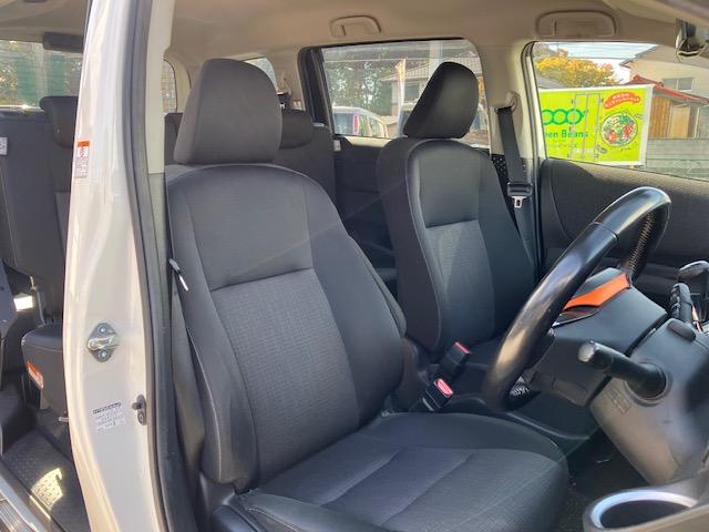 シエンタ ファンベースＧ　衝突軽減　レーンキープ　両側電動　ナビ　フルセグ　Ｂカメラ　Ｂｌｕｅｔｏｏｔｈオーディオ　ＥＴＣ２．０　Ｉストップ　スマキー　禁煙車　ＡＢＳ　オートハイビーム　電格ミラー　ＣＤ（12枚目）