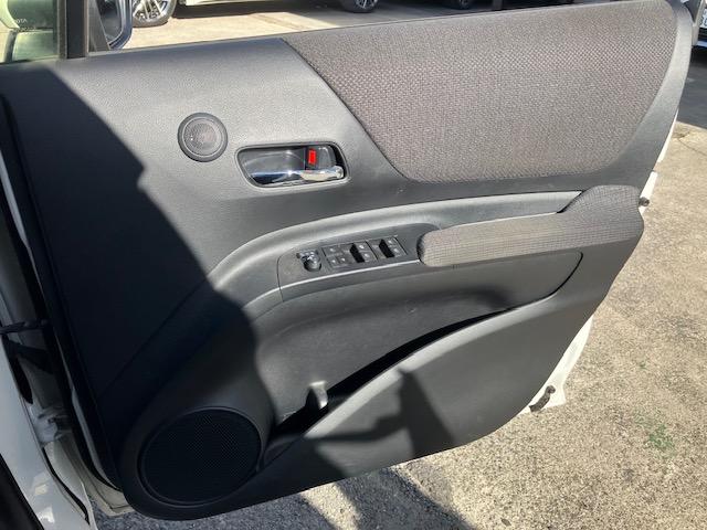 シエンタ ファンベースＧ　衝突軽減　レーンキープ　両側電動　ナビ　フルセグ　Ｂカメラ　Ｂｌｕｅｔｏｏｔｈオーディオ　ＥＴＣ２．０　Ｉストップ　スマキー　禁煙車　ＡＢＳ　オートハイビーム　電格ミラー　ＣＤ（16枚目）