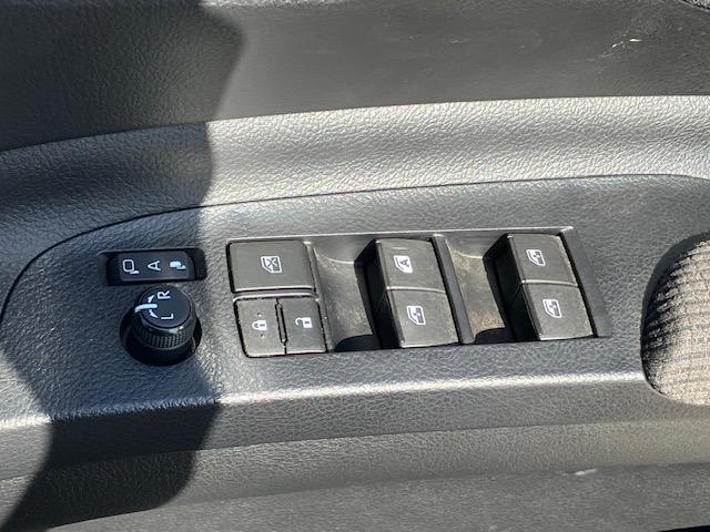 シエンタ ファンベースＧ　衝突軽減　レーンキープ　両側電動　ナビ　フルセグ　Ｂカメラ　Ｂｌｕｅｔｏｏｔｈオーディオ　ＥＴＣ２．０　Ｉストップ　スマキー　禁煙車　ＡＢＳ　オートハイビーム　電格ミラー　ＣＤ（38枚目）