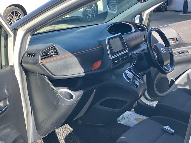 シエンタ ファンベースＧ　衝突軽減　レーンキープ　両側電動　ナビ　フルセグ　Ｂカメラ　Ｂｌｕｅｔｏｏｔｈオーディオ　ＥＴＣ２．０　Ｉストップ　スマキー　禁煙車　ＡＢＳ　オートハイビーム　電格ミラー　ＣＤ（40枚目）