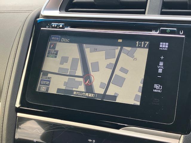 フィットハイブリッド Ｌパッケージ　４ＷＤ　オートクルーズ　ハーフレザー　ナビ　フルセグ　Ｂカメラ　Ｂｌｕｅｔｏｏｔｈオーディオ　ＥＴＣ　Ｉストップ　ＬＥＤヘッドライト　１５インチＡＷ　スマキー　禁煙車　横滑り防止　ＡＢＳ　電格ミラー（4枚目）