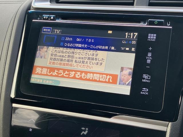 フィットハイブリッド Ｌパッケージ　４ＷＤ　オートクルーズ　ハーフレザー　ナビ　フルセグ　Ｂカメラ　Ｂｌｕｅｔｏｏｔｈオーディオ　ＥＴＣ　Ｉストップ　ＬＥＤヘッドライト　１５インチＡＷ　スマキー　禁煙車　横滑り防止　ＡＢＳ　電格ミラー（7枚目）