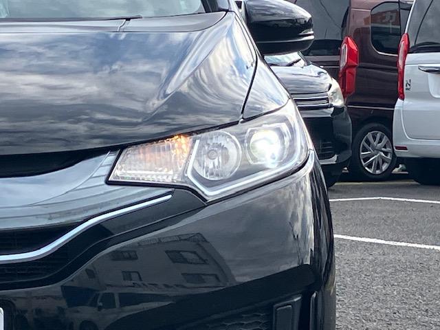 フィットハイブリッド Ｌパッケージ　４ＷＤ　オートクルーズ　ハーフレザー　ナビ　フルセグ　Ｂカメラ　Ｂｌｕｅｔｏｏｔｈオーディオ　ＥＴＣ　Ｉストップ　ＬＥＤヘッドライト　１５インチＡＷ　スマキー　禁煙車　横滑り防止　ＡＢＳ　電格ミラー（18枚目）