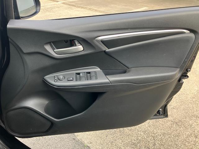 フィットハイブリッド Ｌパッケージ　４ＷＤ　オートクルーズ　ハーフレザー　ナビ　フルセグ　Ｂカメラ　Ｂｌｕｅｔｏｏｔｈオーディオ　ＥＴＣ　Ｉストップ　ＬＥＤヘッドライト　１５インチＡＷ　スマキー　禁煙車　横滑り防止　ＡＢＳ　電格ミラー（26枚目）