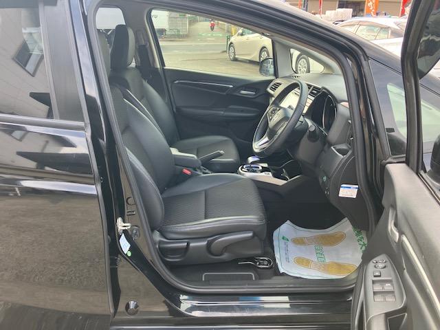 フィットハイブリッド Ｌパッケージ　４ＷＤ　オートクルーズ　ハーフレザー　ナビ　フルセグ　Ｂカメラ　Ｂｌｕｅｔｏｏｔｈオーディオ　ＥＴＣ　Ｉストップ　ＬＥＤヘッドライト　１５インチＡＷ　スマキー　禁煙車　横滑り防止　ＡＢＳ　電格ミラー（28枚目）