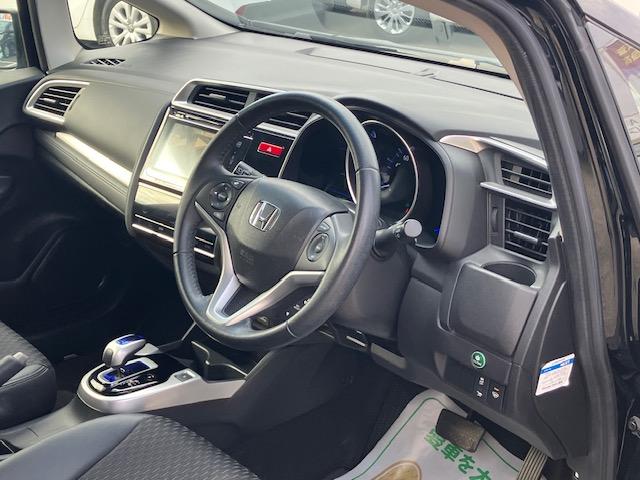 フィットハイブリッド Ｌパッケージ　４ＷＤ　オートクルーズ　ハーフレザー　ナビ　フルセグ　Ｂカメラ　Ｂｌｕｅｔｏｏｔｈオーディオ　ＥＴＣ　Ｉストップ　ＬＥＤヘッドライト　１５インチＡＷ　スマキー　禁煙車　横滑り防止　ＡＢＳ　電格ミラー（29枚目）