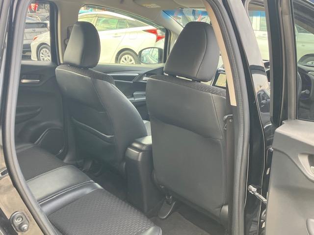 フィットハイブリッド Ｌパッケージ　４ＷＤ　オートクルーズ　ハーフレザー　ナビ　フルセグ　Ｂカメラ　Ｂｌｕｅｔｏｏｔｈオーディオ　ＥＴＣ　Ｉストップ　ＬＥＤヘッドライト　１５インチＡＷ　スマキー　禁煙車　横滑り防止　ＡＢＳ　電格ミラー（32枚目）