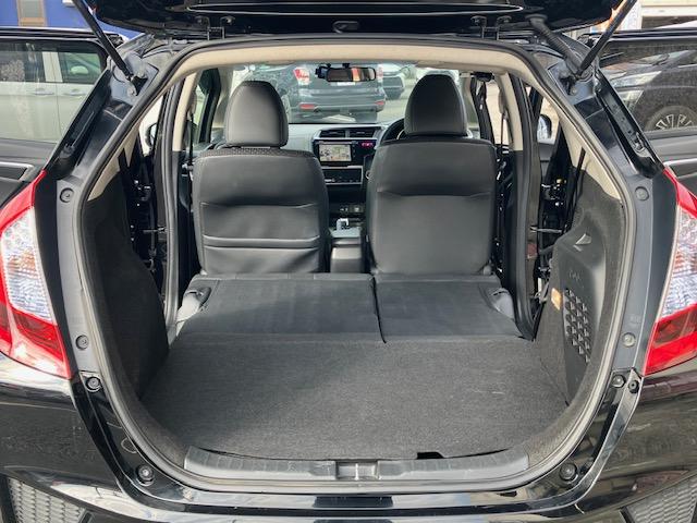 フィットハイブリッド Ｌパッケージ　４ＷＤ　オートクルーズ　ハーフレザー　ナビ　フルセグ　Ｂカメラ　Ｂｌｕｅｔｏｏｔｈオーディオ　ＥＴＣ　Ｉストップ　ＬＥＤヘッドライト　１５インチＡＷ　スマキー　禁煙車　横滑り防止　ＡＢＳ　電格ミラー（36枚目）