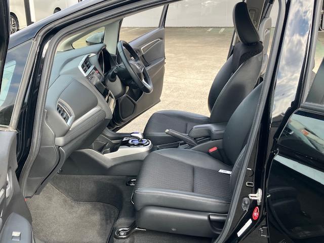 フィットハイブリッド Ｌパッケージ　４ＷＤ　オートクルーズ　ハーフレザー　ナビ　フルセグ　Ｂカメラ　Ｂｌｕｅｔｏｏｔｈオーディオ　ＥＴＣ　Ｉストップ　ＬＥＤヘッドライト　１５インチＡＷ　スマキー　禁煙車　横滑り防止　ＡＢＳ　電格ミラー（38枚目）