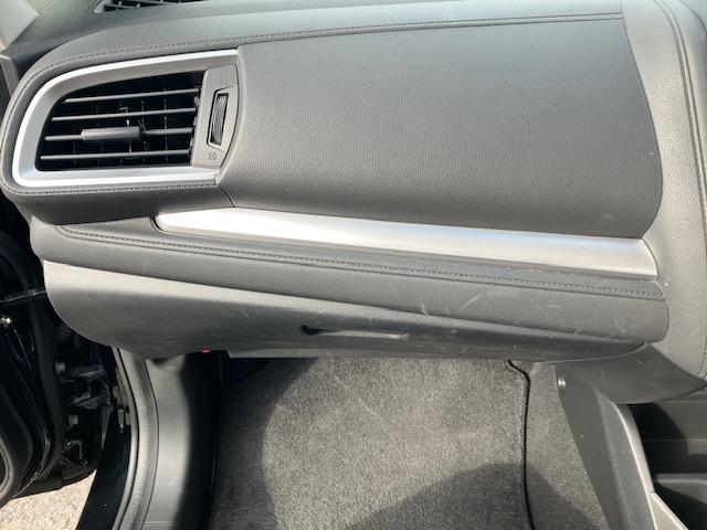 フィットハイブリッド Ｌパッケージ　４ＷＤ　オートクルーズ　ハーフレザー　ナビ　フルセグ　Ｂカメラ　Ｂｌｕｅｔｏｏｔｈオーディオ　ＥＴＣ　Ｉストップ　ＬＥＤヘッドライト　１５インチＡＷ　スマキー　禁煙車　横滑り防止　ＡＢＳ　電格ミラー（40枚目）