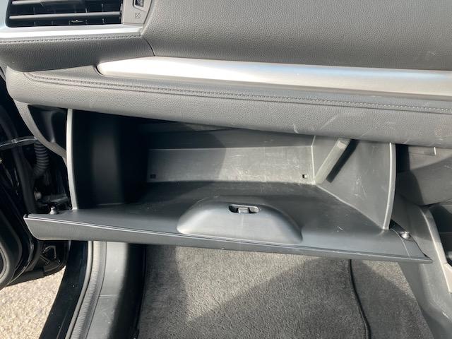 フィットハイブリッド Ｌパッケージ　４ＷＤ　オートクルーズ　ハーフレザー　ナビ　フルセグ　Ｂカメラ　Ｂｌｕｅｔｏｏｔｈオーディオ　ＥＴＣ　Ｉストップ　ＬＥＤヘッドライト　１５インチＡＷ　スマキー　禁煙車　横滑り防止　ＡＢＳ　電格ミラー（41枚目）