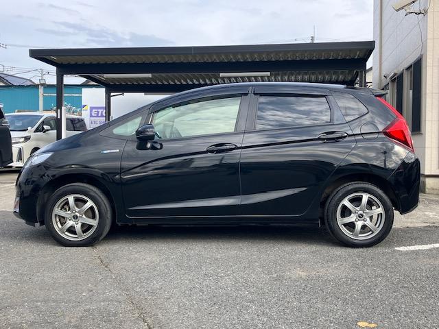 フィットハイブリッド Ｌパッケージ　４ＷＤ　オートクルーズ　ハーフレザー　ナビ　フルセグ　Ｂカメラ　Ｂｌｕｅｔｏｏｔｈオーディオ　ＥＴＣ　Ｉストップ　ＬＥＤヘッドライト　１５インチＡＷ　スマキー　禁煙車　横滑り防止　ＡＢＳ　電格ミラー（45枚目）