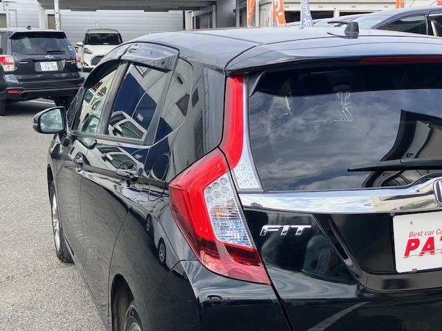 フィットハイブリッド Ｌパッケージ　４ＷＤ　オートクルーズ　ハーフレザー　ナビ　フルセグ　Ｂカメラ　Ｂｌｕｅｔｏｏｔｈオーディオ　ＥＴＣ　Ｉストップ　ＬＥＤヘッドライト　１５インチＡＷ　スマキー　禁煙車　横滑り防止　ＡＢＳ　電格ミラー（50枚目）