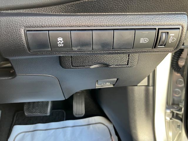 カローラ ハイブリッド　Ｓ　衝突軽減　レーンキープ　障害物センサー　アダプティブクルーズ　ナビ　Ｂカメラ　Ｂｌｕｅｔｏｏｔｈオーディオ　Ｉストップ　ＬＥＤヘッドライト　１６インチＡＷ　スマキー　禁煙車　ＡＢＳ　オートハイビーム（9枚目）