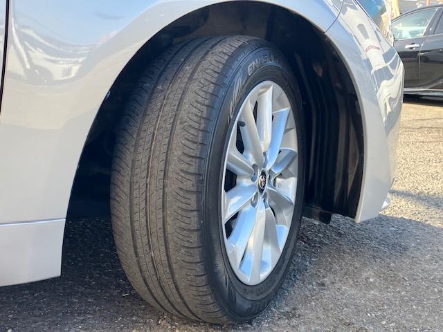 カローラ ハイブリッド　Ｓ　衝突軽減　レーンキープ　障害物センサー　アダプティブクルーズ　ナビ　Ｂカメラ　Ｂｌｕｅｔｏｏｔｈオーディオ　Ｉストップ　ＬＥＤヘッドライト　１６インチＡＷ　スマキー　禁煙車　ＡＢＳ　オートハイビーム（22枚目）