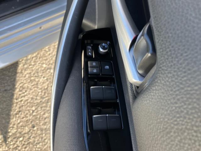 カローラ ハイブリッド　Ｓ　衝突軽減　レーンキープ　障害物センサー　アダプティブクルーズ　ナビ　Ｂカメラ　Ｂｌｕｅｔｏｏｔｈオーディオ　Ｉストップ　ＬＥＤヘッドライト　１６インチＡＷ　スマキー　禁煙車　ＡＢＳ　オートハイビーム（34枚目）