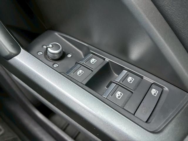 Ｑ３スポーツバック ３５ＴＦＳＩ　Ｓライン　ワンオーナー・ハーフレザーシート・ＥＴＣ２．０・３６０°カメラ・アイドリングストップ・クリアランスソナー・パワーバックドア・ＬＥＤヘッドライト・パワーバックドア・純正１９インチＡＷ・シートヒーター（26枚目）