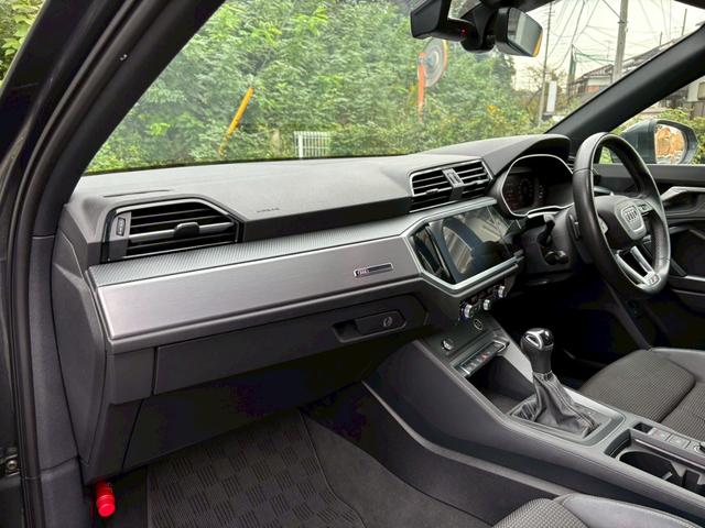 Ｑ３スポーツバック ３５ＴＦＳＩ　Ｓライン　ワンオーナー・ハーフレザーシート・ＥＴＣ２．０・３６０°カメラ・アイドリングストップ・クリアランスソナー・パワーバックドア・ＬＥＤヘッドライト・パワーバックドア・純正１９インチＡＷ・シートヒーター（33枚目）