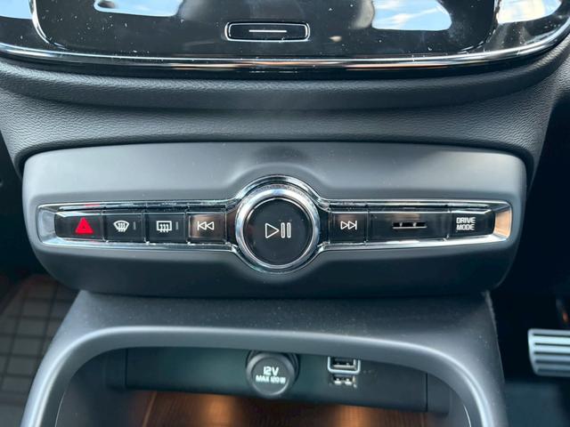 ＸＣ４０ Ｔ４　ＡＷＤ　Ｒデザイン　ワンオーナー・地デジＴＶ・３６０°カメラ・アイドリングストップ・ドライブレコーダー・ＥＴＣ・ハーフレザーシート・パワーシート・パワーバックドア・パドルシフト・シートメモリー・パークアシスト・スペアキー（15枚目）