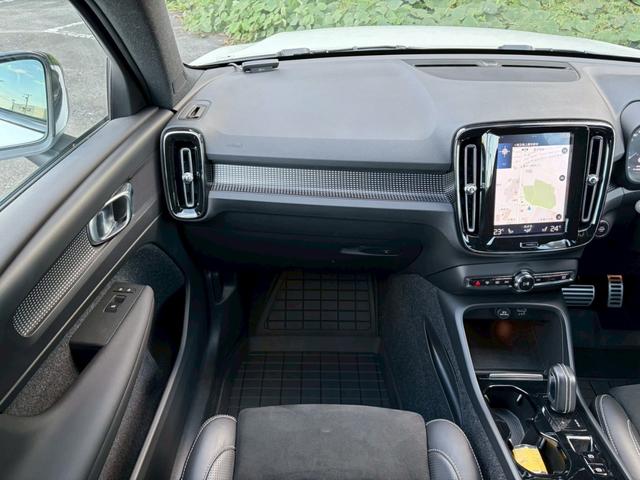ＸＣ４０ Ｔ４　ＡＷＤ　Ｒデザイン　ワンオーナー・地デジＴＶ・３６０°カメラ・アイドリングストップ・ドライブレコーダー・ＥＴＣ・ハーフレザーシート・パワーシート・パワーバックドア・パドルシフト・シートメモリー・パークアシスト・スペアキー（28枚目）