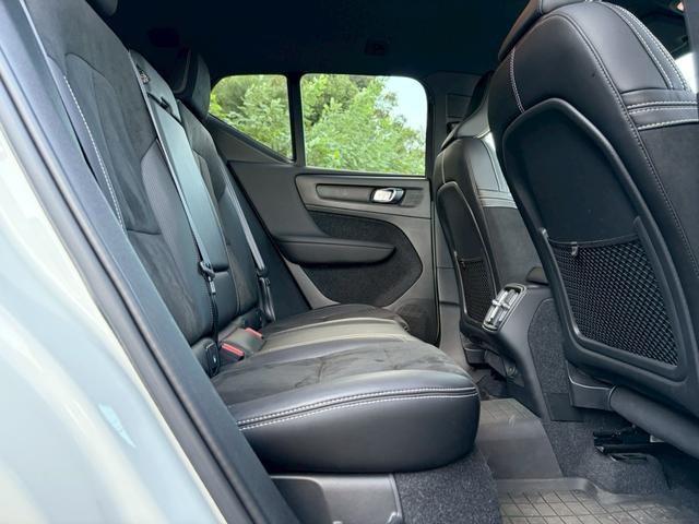 ＸＣ４０ Ｔ４　ＡＷＤ　Ｒデザイン　ワンオーナー・地デジＴＶ・３６０°カメラ・アイドリングストップ・ドライブレコーダー・ＥＴＣ・ハーフレザーシート・パワーシート・パワーバックドア・パドルシフト・シートメモリー・パークアシスト・スペアキー（35枚目）