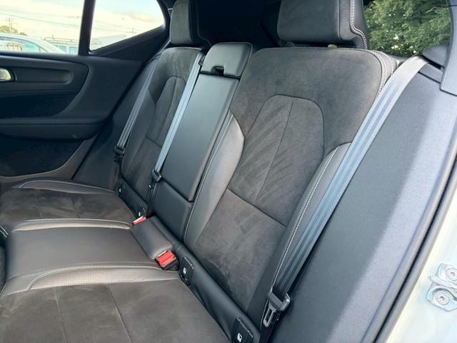ＸＣ４０ Ｔ４　ＡＷＤ　Ｒデザイン　ワンオーナー・地デジＴＶ・３６０°カメラ・アイドリングストップ・ドライブレコーダー・ＥＴＣ・ハーフレザーシート・パワーシート・パワーバックドア・パドルシフト・シートメモリー・パークアシスト・スペアキー（36枚目）