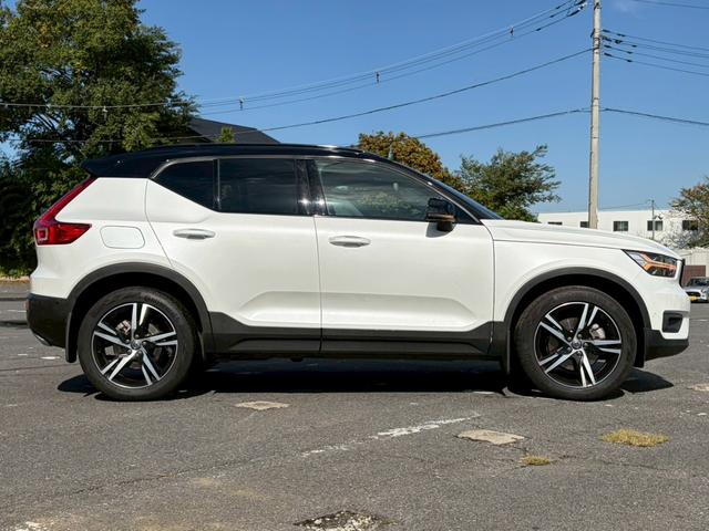 ＸＣ４０ Ｔ４　ＡＷＤ　Ｒデザイン　ワンオーナー・地デジＴＶ・３６０°カメラ・アイドリングストップ・ドライブレコーダー・ＥＴＣ・ハーフレザーシート・パワーシート・パワーバックドア・パドルシフト・シートメモリー・パークアシスト・スペアキー（58枚目）